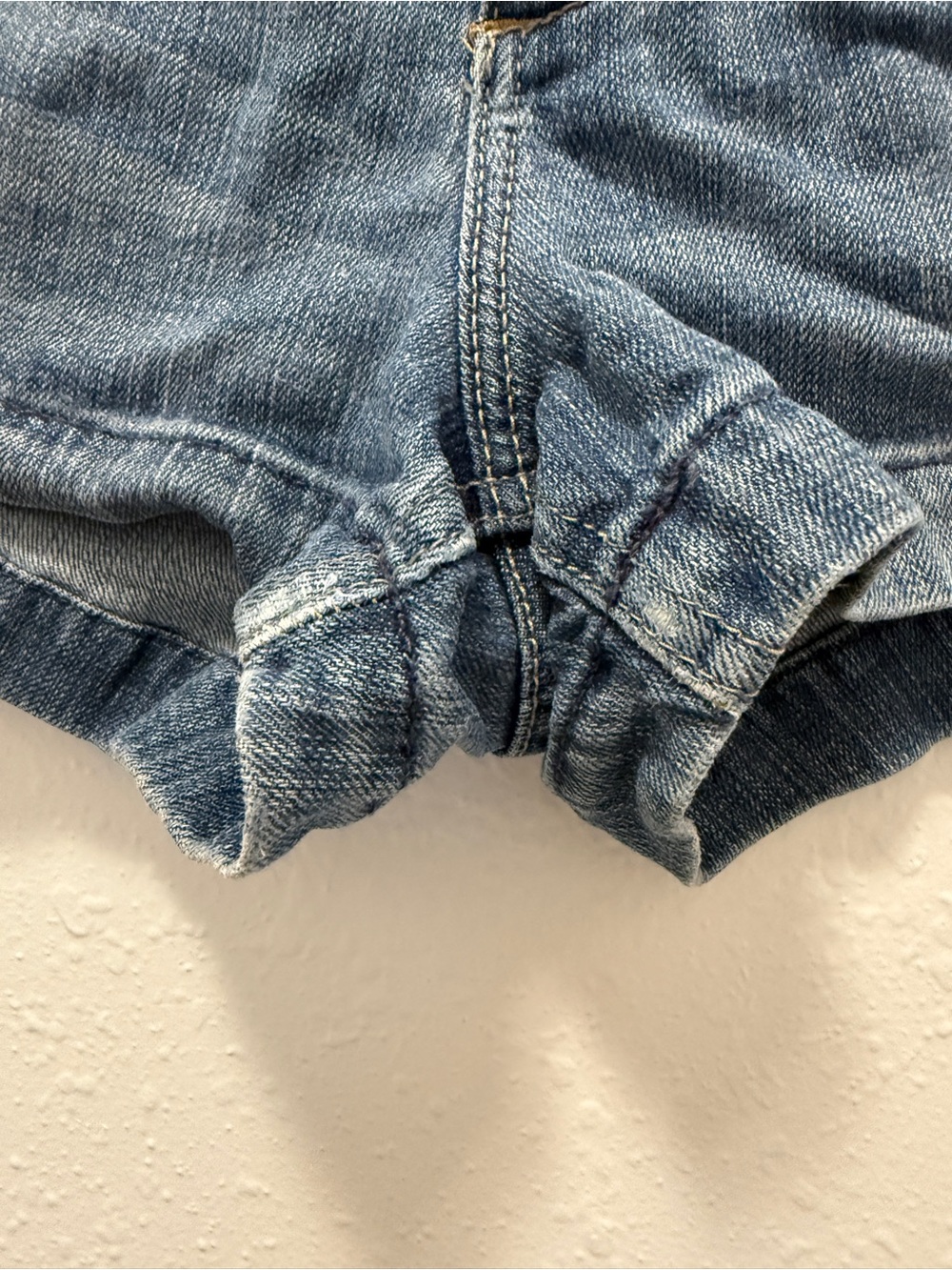 Vintage Y2K Abercrombie & Fitch Low Rise Booty Butt Jean Shorts Size 6 - Picture 4 of 9